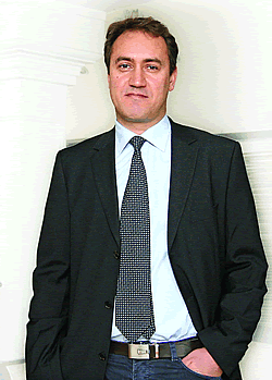 Dr Radoš Đinović, hirurg 